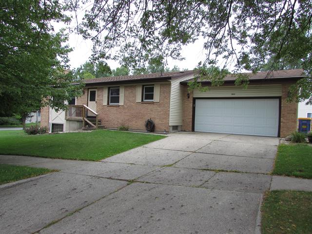 front view picture of 3055 Chamberlainse  Court, Grand Rapids, MI. 49508