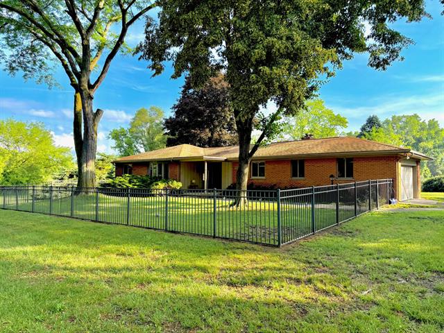front view picture of 4460 W Dexter Ann Arbore  Road, Ann Arbor, MI. 48103