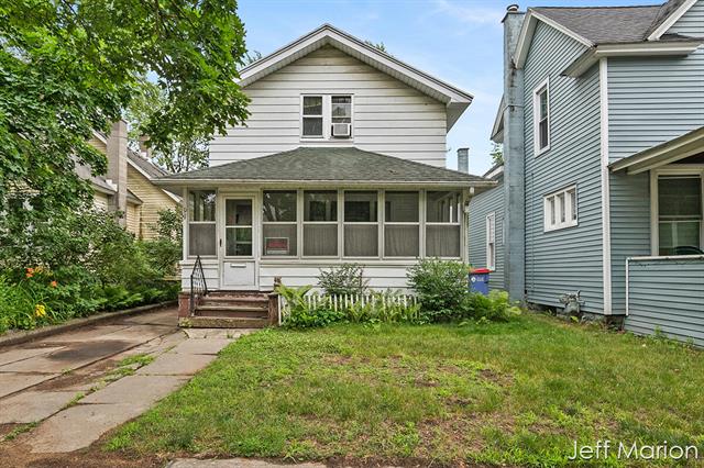 front view picture of 910 Ariannanw  Street, Grand Rapids, MI. 49504