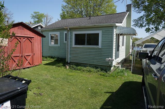 front view picture of 11853 Patterson Lake Drive, Pinckney, MI. 48169