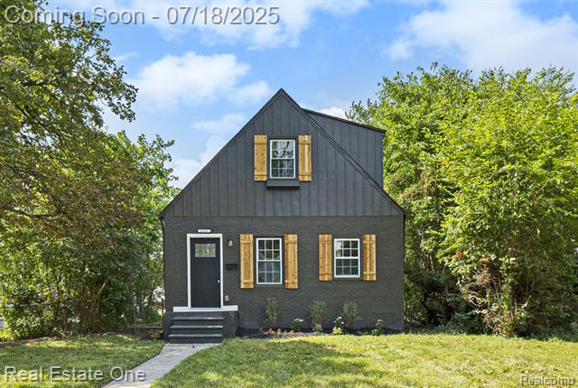 front view picture of 2111 Wiltshire Rd, Berkley, MI. 48072