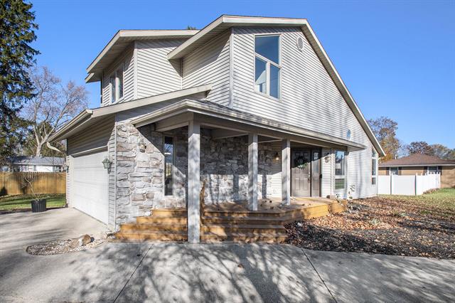 front view picture of 28850 Fairlane Drive, Dowagiac, MI. 49047