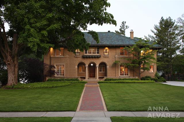 front view picture of 727 Plymouthse  Avenue, Grand Rapids, MI. 49506
