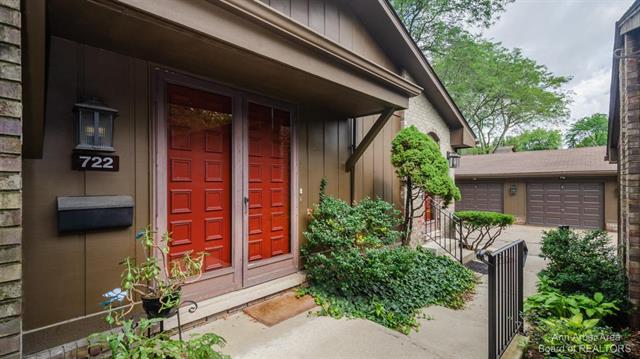 front view picture of 722 Greenhills Drive, Ann Arbor, MI. 48105