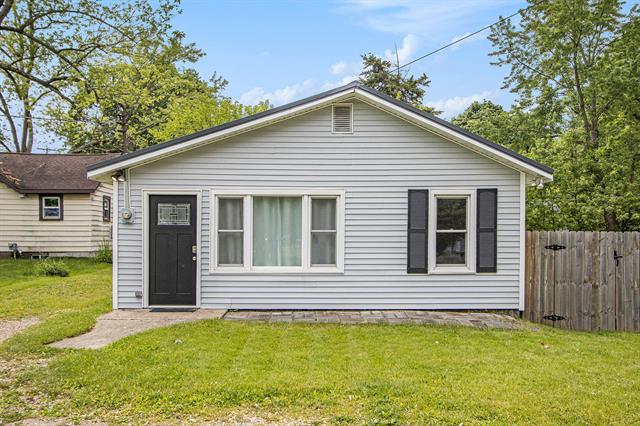 front view picture of 3924 Oakland Drive, Kalamazoo, MI. 49008