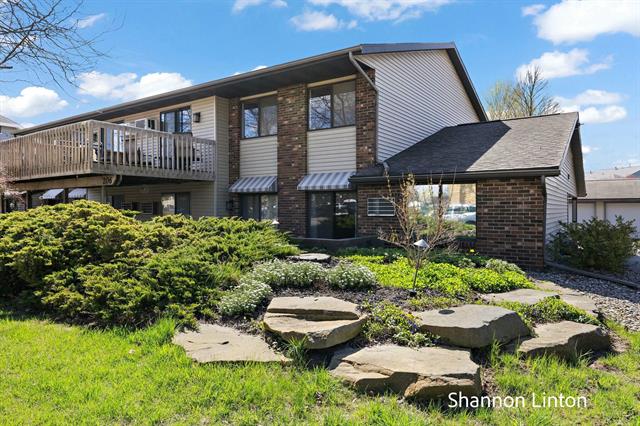 front view picture of 206 W Exchange Street, Spring Lake, MI. 49456