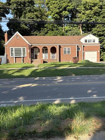 front view picture of 694 Colfax Avenue, Benton Harbor, MI. 49022