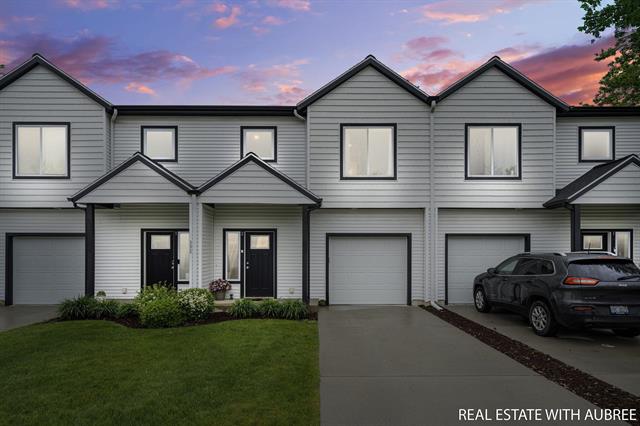 front view picture of 392 Harbortown Court, Holland, MI. 49423