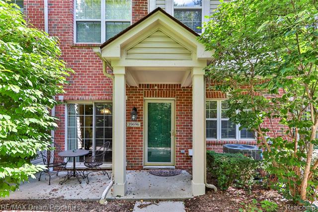 front view picture of 39696 Rockcrest Lane, Northville, MI. 48168