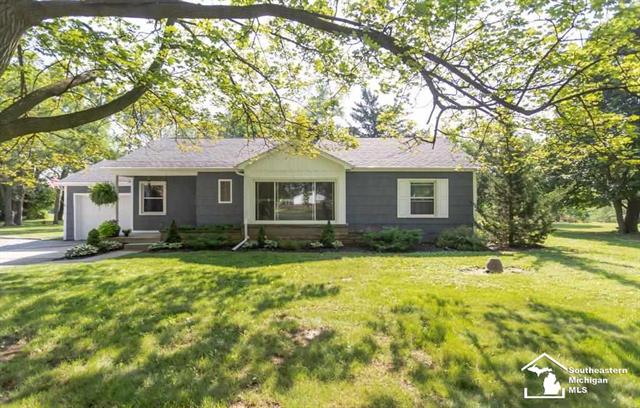 front view picture of 8420 Memorial Hwy, Ottawa Lake, MI. 49267