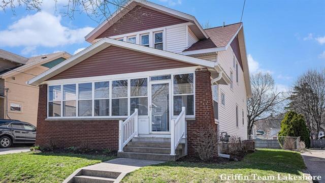 front view picture of 221 Richardssw  Avenue, Grand Rapids, MI. 49504