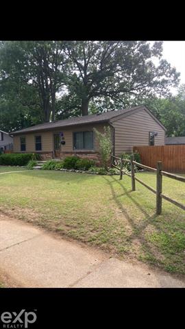 front view picture of 27907 Lenox Ave, Madison Heights, MI. 48071
