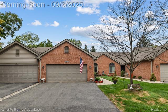 front view picture of 1048 Pinewood Court, Brighton, MI. 48116
