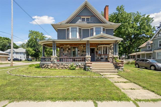 front view picture of 501 E Michigan Avenue, Marshall, MI. 49068