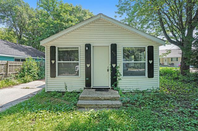 front view picture of 456 Hazel Court, Muskegon, MI. 49442
