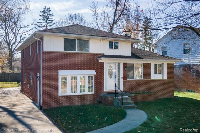 front view picture of 17377 Avilla Blvd, Southfield, MI. 48076