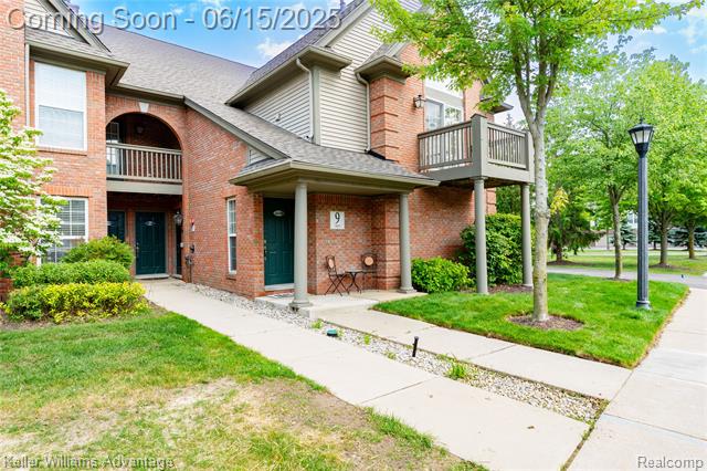 front view picture of 28498 Carlton Way Dr, Novi, MI. 48377