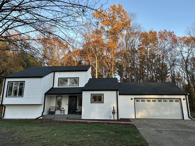 front view picture of 70631 Sunrise Drive, Edwardsburg, MI. 49112