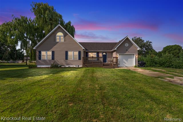 front view picture of 8058 W Stanley Road, Flushing, MI. 48433