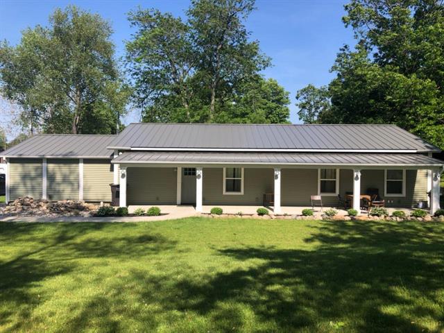 front view picture of 30 E Montgomery St, Hillsdale, MI. 49242