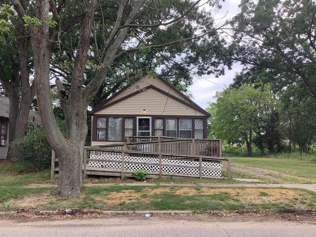 front view picture of 2417 7Th Street, Muskegon, MI. 49444