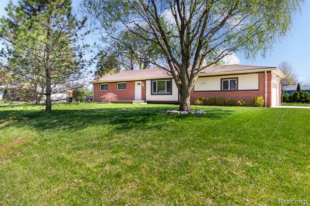 front view picture of 27948 Green Willow St, Farmington, MI. 48331