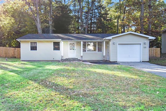 front view picture of 1335 N Sherman Street, Ludington, MI. 49431