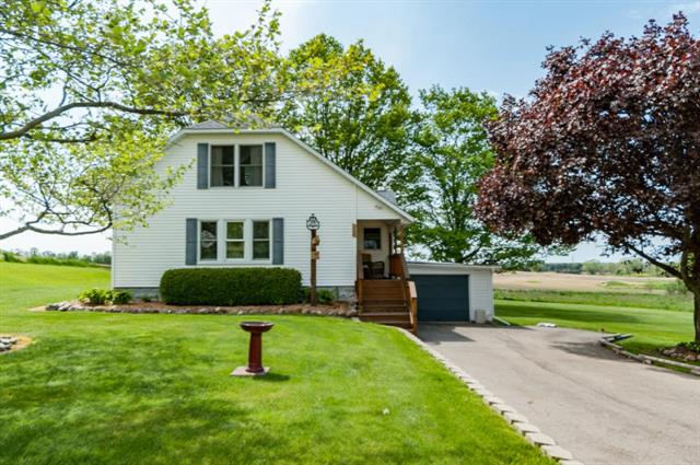 front view picture of 802 64Th Street, South Haven, MI. 49090