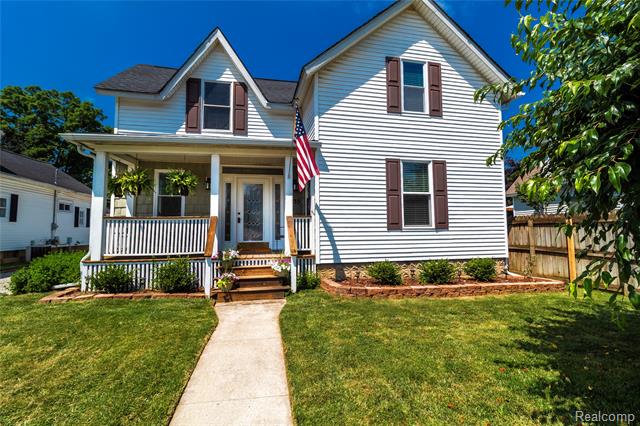 front view picture of 835 N Main Street, Lapeer, MI. 48446