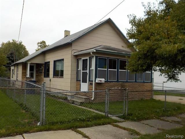 front view picture of 305 Mosher Street, Bay City, MI. 48706