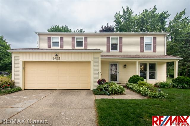 front view picture of 34682 Bunker Hill Dr, Farmington, MI. 48331