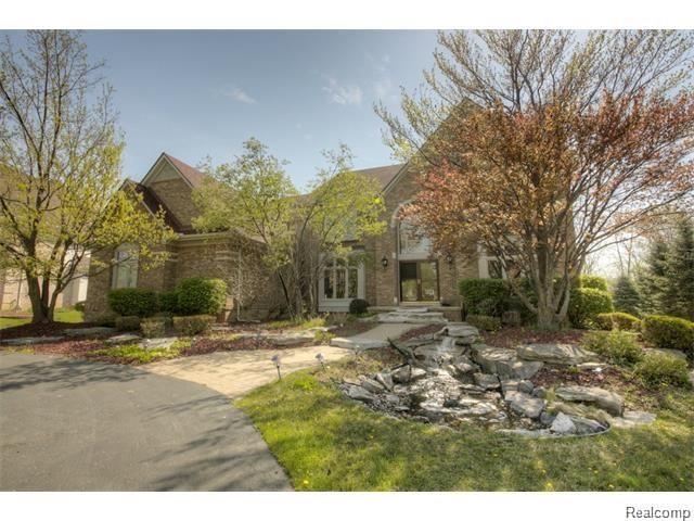 front view picture of 6657 E Chelsea Bridge Drive, West Bloomfield, MI. 48322