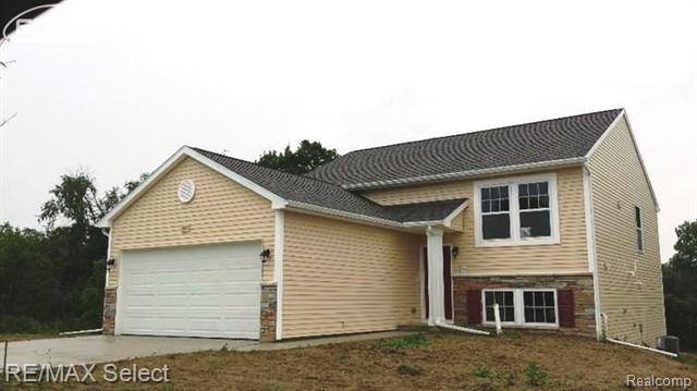 front view picture of 2093 Stillwater Drive, Davison, MI. 48423