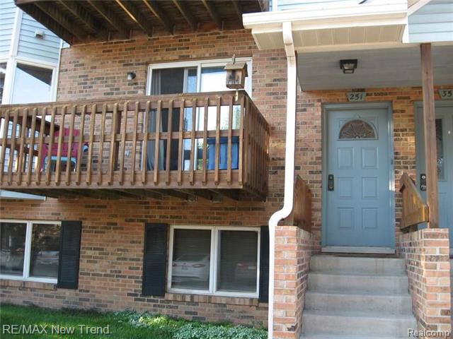 front view picture of 251 Pinewood Circle, Plymouth, MI. 48170