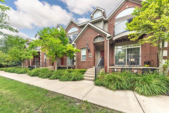 front view picture of 241 W Oakbrook, Ann Arbor, MI. 48103