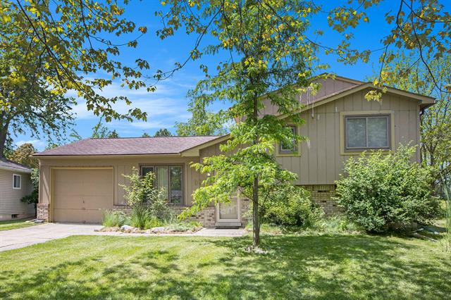 front view picture of 9047 Arlington Drive, Ypsilanti, MI. 48198