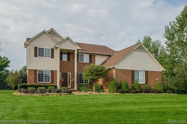 front view picture of 12566 Cedar View Lane, South Lyon, MI. 48178