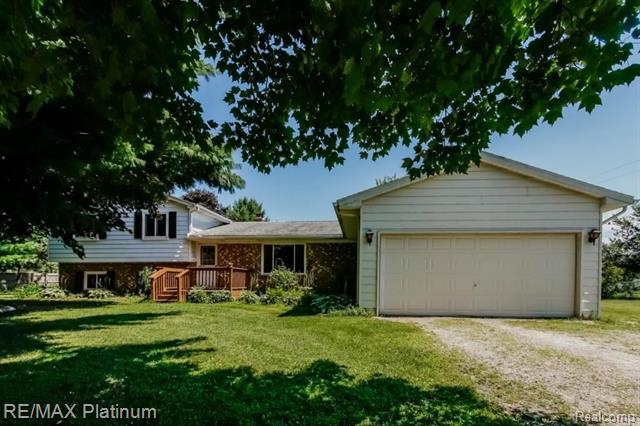 front view picture of 7125 Cedar Lake Road, Pinckney, MI. 48169