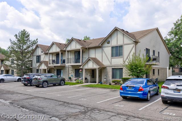 front view picture of 38555 Wellington Drive, Clinton Township, MI. 48036
