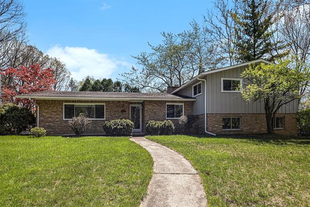 front view picture of 3606 Chatham Way, Ann Arbor, MI. 48105