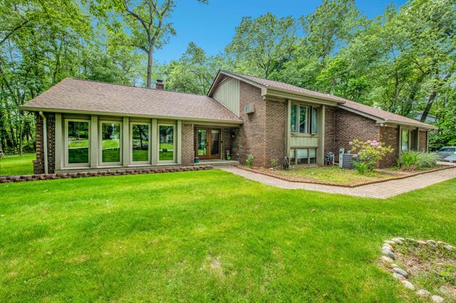 front view picture of 5244 E Bradford Circle, Brighton, MI. 48114