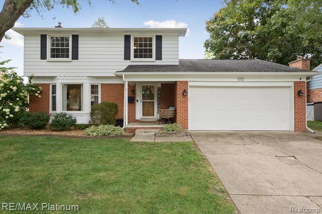front view picture of 572 Old Creek Drive, Saline, MI. 48176