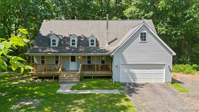 front view picture of 10121 S Linden Road, Fenton, MI. 48430