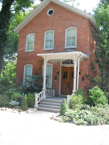 front view picture of 1319 W Huron, Ann Arbor, MI. 48103