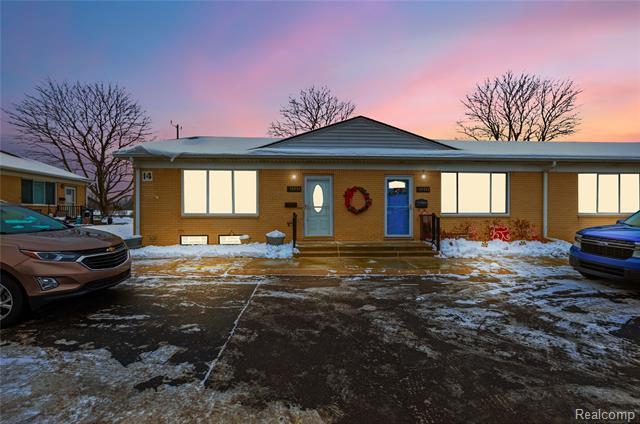 front view picture of 49990 Helfer, Wixom, MI. 48393