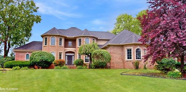 front view picture of 10181 Rosemarie Run, Brighton, MI. 48114