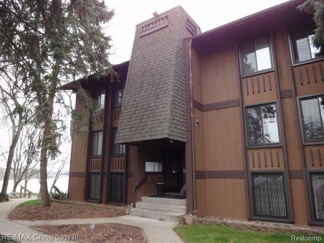 front view picture of 1724 S Grove Street, Ypsilanti, MI. 48198