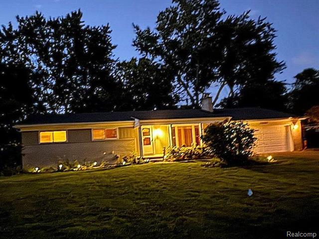 front view picture of 28164 Kendallwood Dr, Farmington, MI. 48334