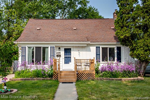front view picture of 28561 Everett St, Southfield, MI. 48076