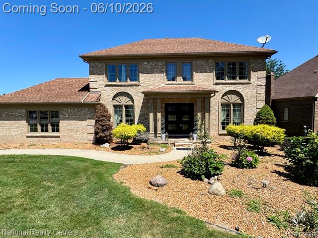 front view picture of 39376 Heatherbrook Dr, Farmington, MI. 48331